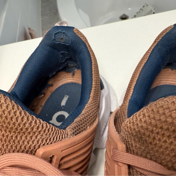 On Running women’s shoes - Picture 3 of 4